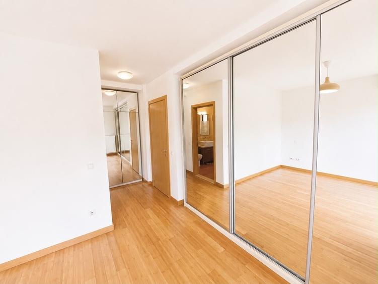 Duplex cu 6 camere cu Piscina în Iancu Nicolae