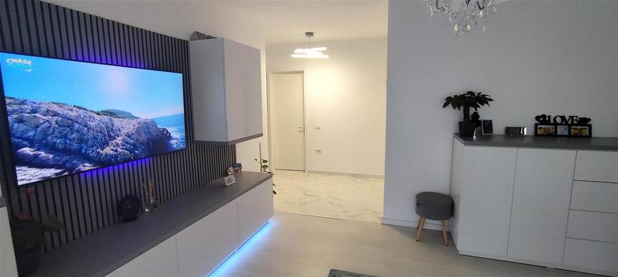 Apartament cu 2 camere decomandat în Vișani