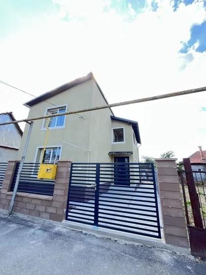 Casă individuală cu 3 camere cu Canalizare în Central
