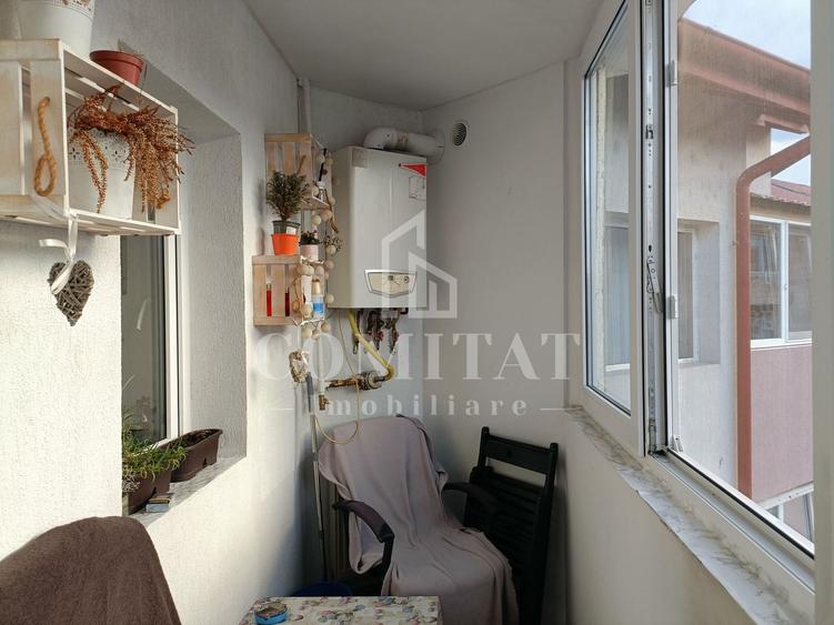 Apartament cu 3 camere semidecomandat, mobilat în Apahida