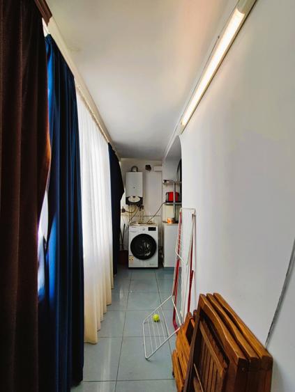 Apartament cu 3 camere semidecomandat, mobilat în Central