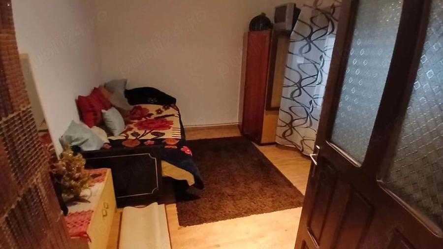 Casă cu 8 camere cu Teren 450 Mp în Central
