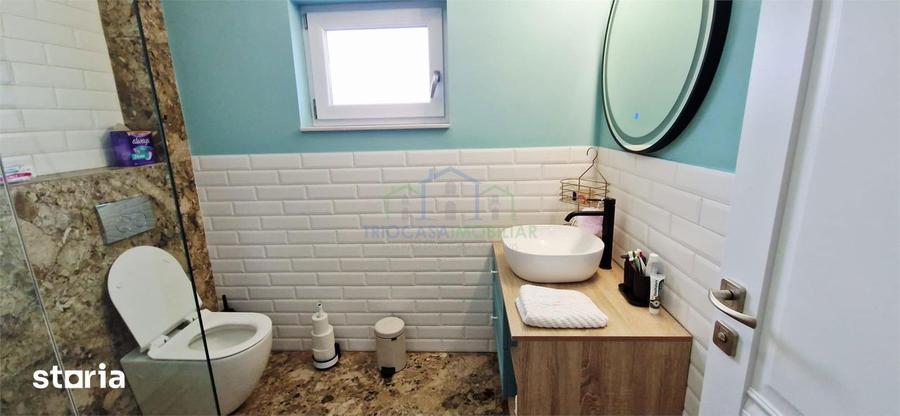 Casă cu 7 camere cu Canalizare în Central