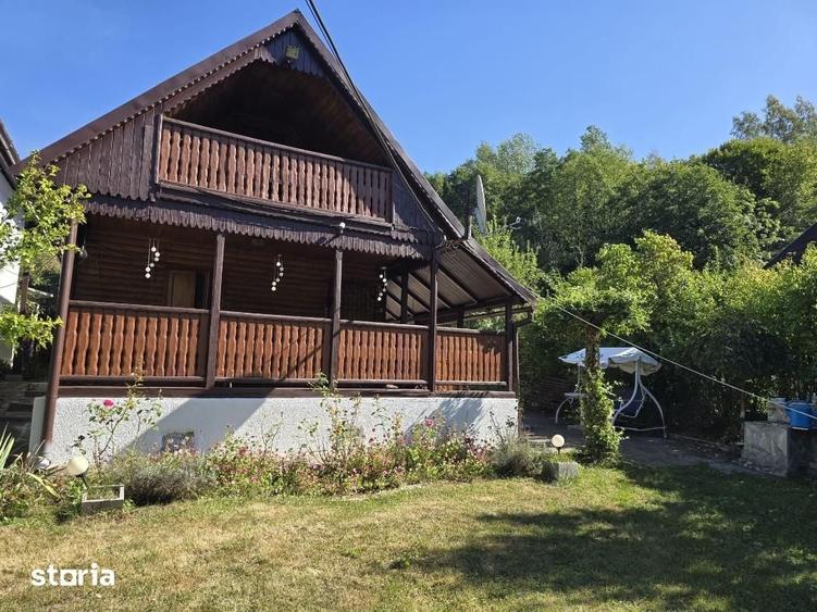 Casă cu 4 camere cu Teren 608 Mp în Livezile