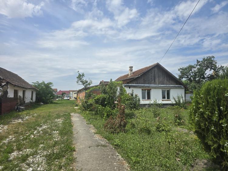 Casă individuală cu 4 camere cu Teren 788 Mp în Tormac