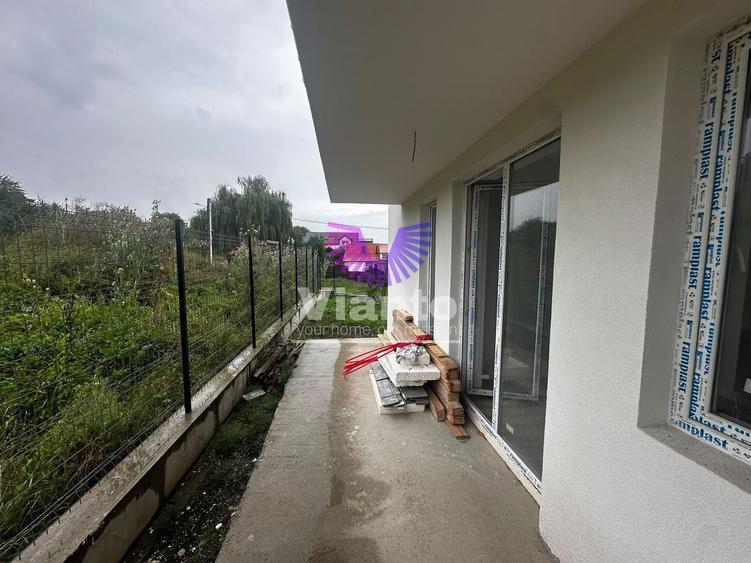Duplex cu 5 camere cu Canalizare în Exterior Vest