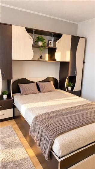 Apartament cu 3 camere decomandat în Florilor