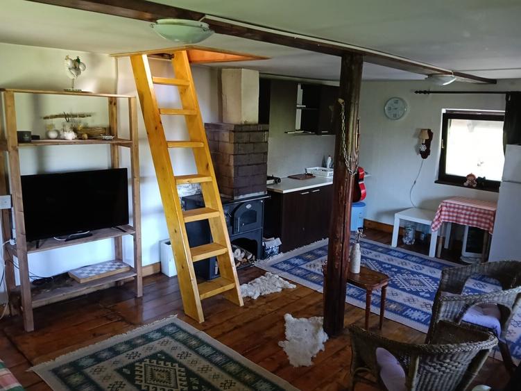 Casă individuală cu 2 camere cu Teren 2451 Mp în Sângeru
