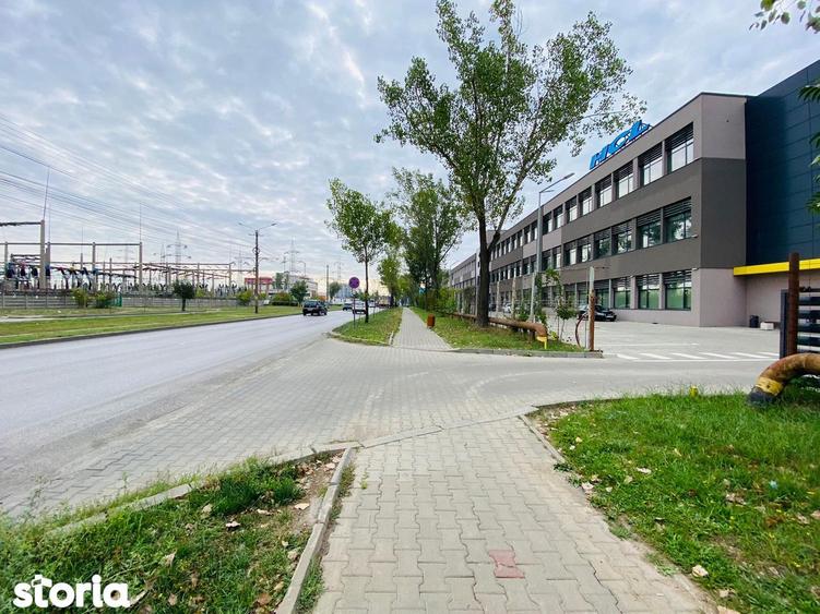 Spațiu comercial, de 1,250 mp, în Baza 3