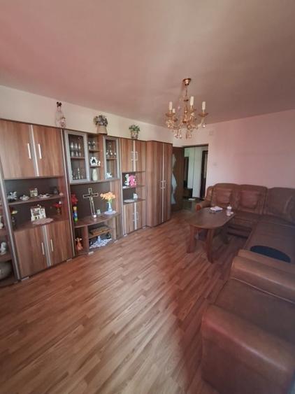 Apartament cu 4 camere decomandat, mobilat în Libertății