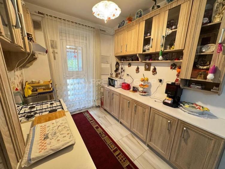 Apartament cu 3 camere nedecomandat, mobilat în Tudor Vladimirescu