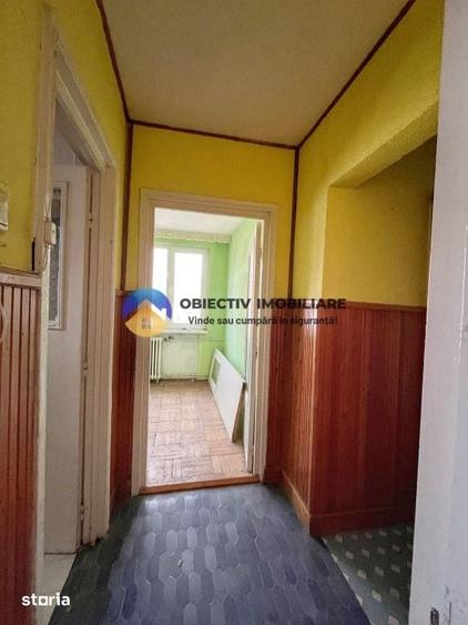 Apartament cu 3 camere decomandat în Est