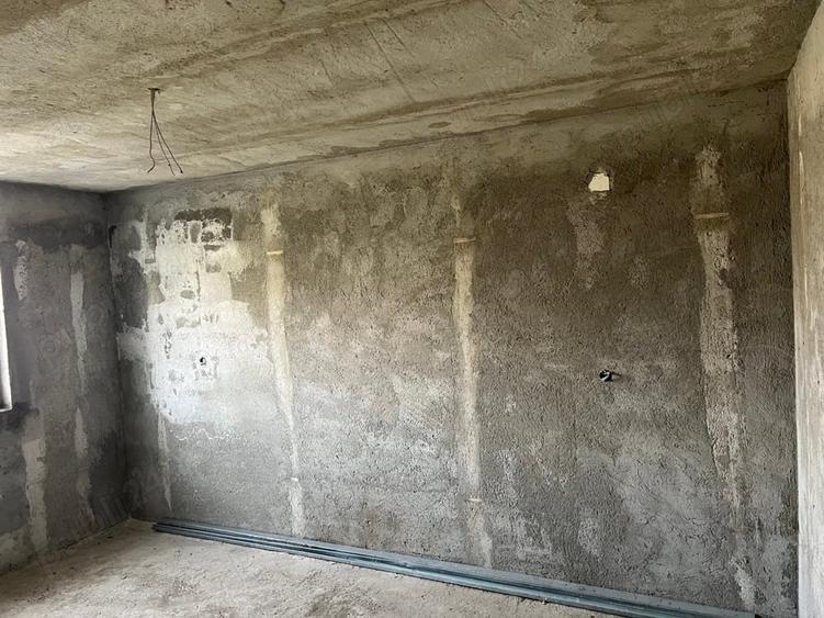 Casă cu 6 camere cu Teren 2000 Mp în Uliești