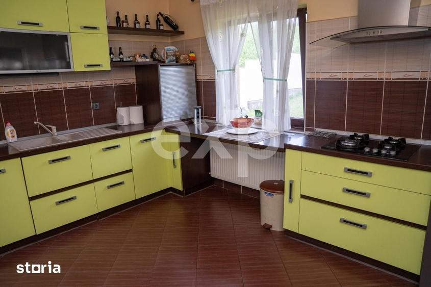 Casă cu 4 camere cu Teren 6436 Mp în Central