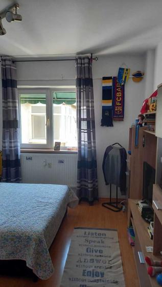 Apartament cu 4 camere decomandat în Moara