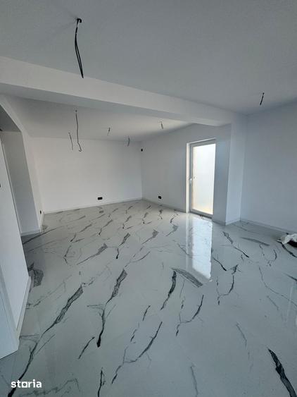 Casă cu 4 camere cu Teren 250 Mp în Central