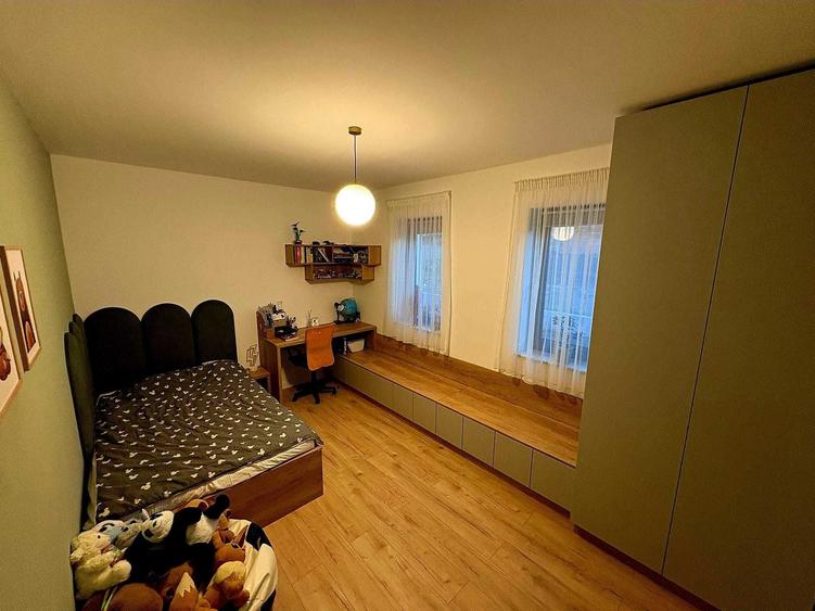 Casă cu 4 camere în Cornești