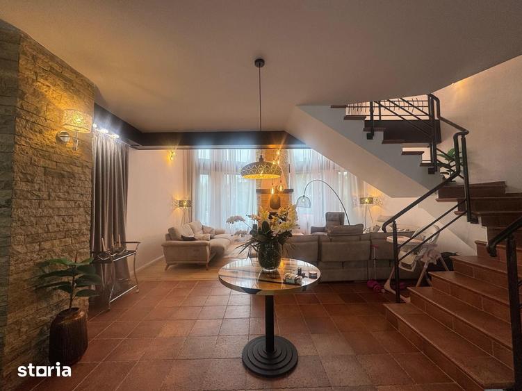 Casă cu 6 camere cu Teren 1834 Mp în Bran