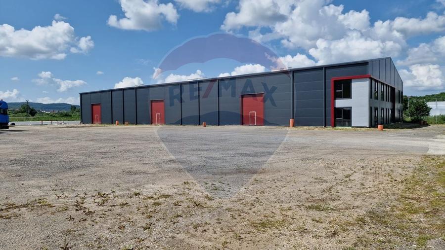 Spațiu industrial, de 2,000 mp, în Vâlcele