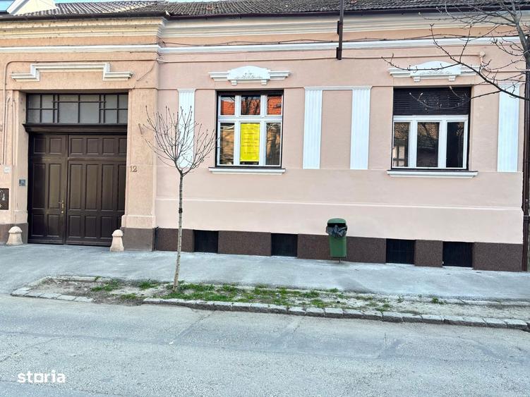 Casă cu 4 camere cu Teren 334 Mp în Central