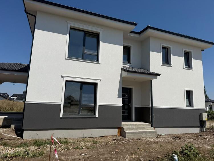 Casă individuală cu 5 camere cu Canalizare în Șura Mică