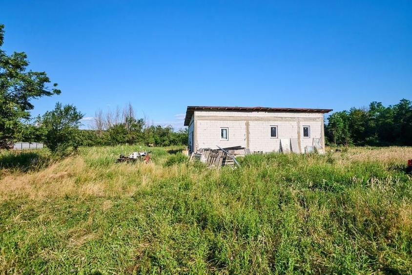 Casă cu 1 camere cu Teren 1100 Mp în Budeasa