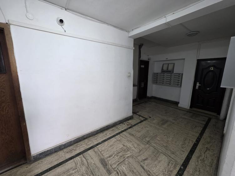 Apartament cu 3 camere semidecomandat, mobilat în Universitate