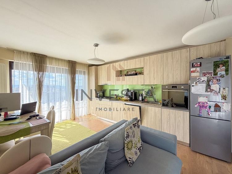 Apartament cu 4 camere semidecomandat, mobilat în Bună Ziua