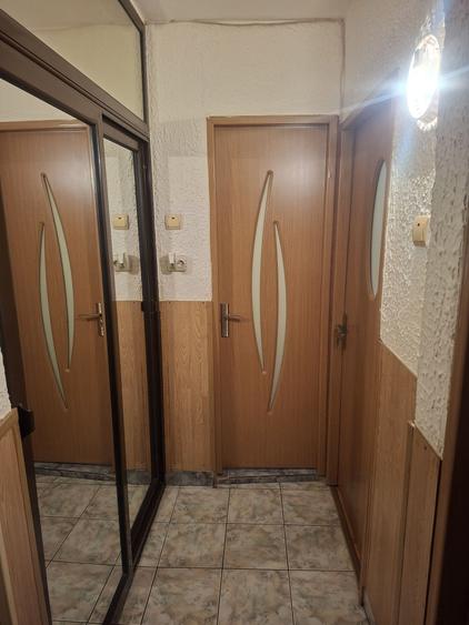 Apartament cu 3 camere decomandat în Prundu