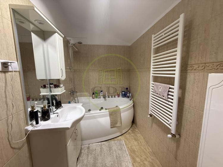 Casă individuală cu 5 camere cu Canalizare în Cârcea