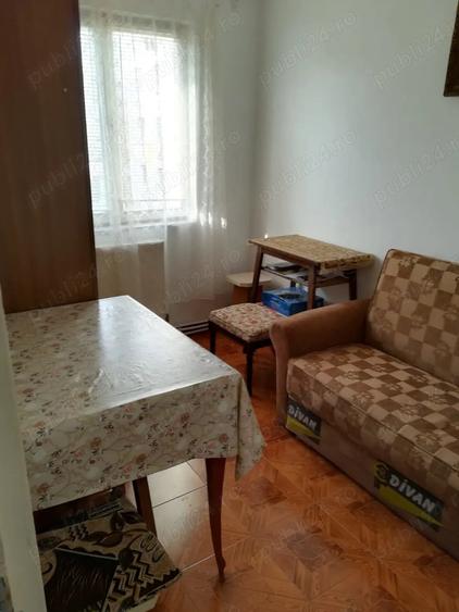 Apartament cu 3 camere semidecomandat în Central