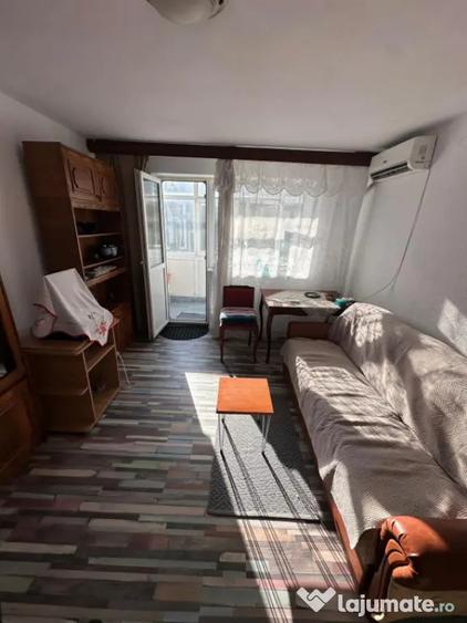 Apartament cu 3 camere semidecomandat în Central