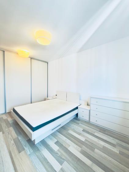 Apartament cu 3 camere decomandat în Tractorul