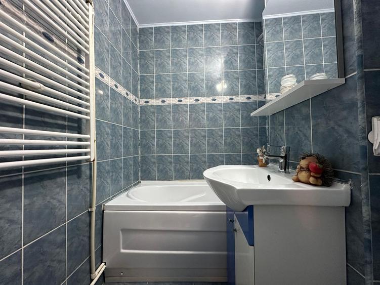 Apartament cu 3 camere decomandat, mobilat în Viziru 3