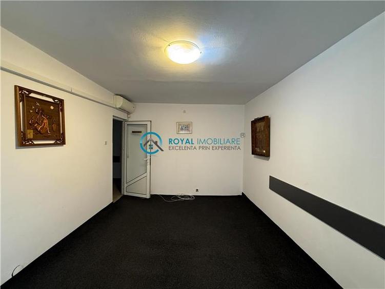 Apartament cu 3 camere decomandat în Democrației