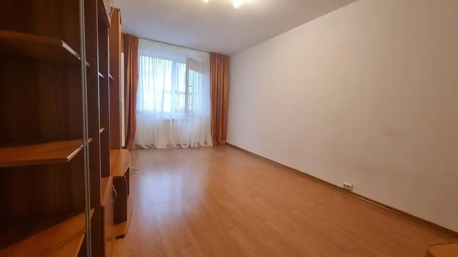 Apartament cu 3 camere decomandat, mobilat în Eroii Revoluției