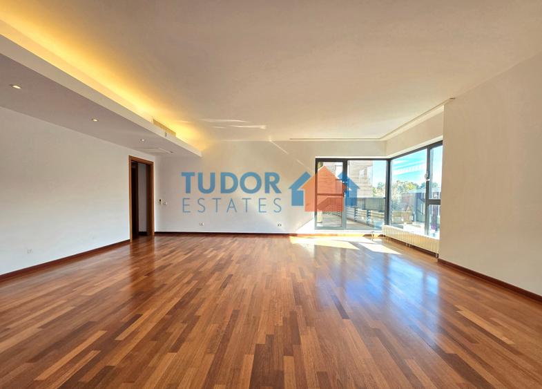 Apartament cu 4 camere decomandat, mobilat în Șoseaua Nordului