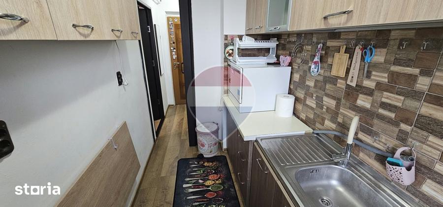 Apartament cu 3 camere semidecomandat în Central