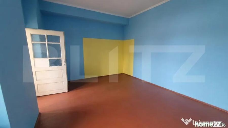 Apartament cu 4 camere semidecomandat în Central