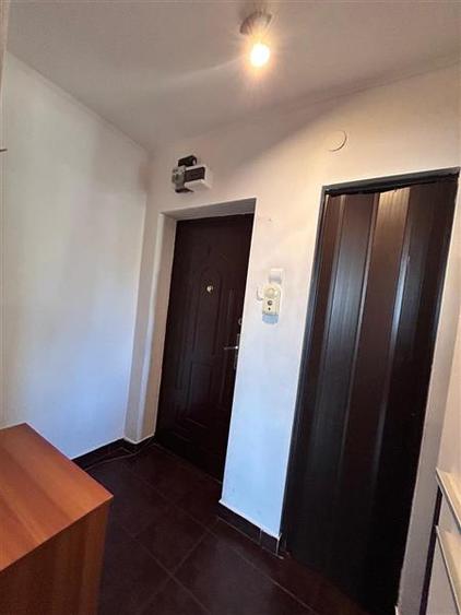 Apartament cu 2 camere semidecomandat în Moroasa 2