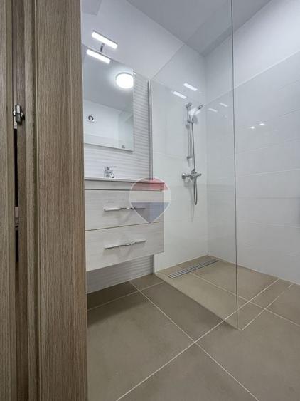 Apartament cu 3 camere semidecomandat, mobilat în Pipera