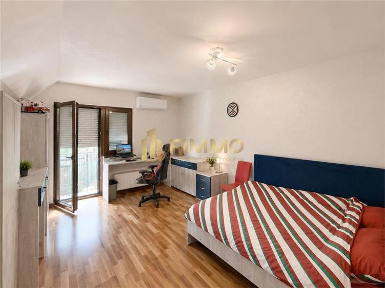 Casă individuală cu 4 camere cu Canalizare în Ipotești