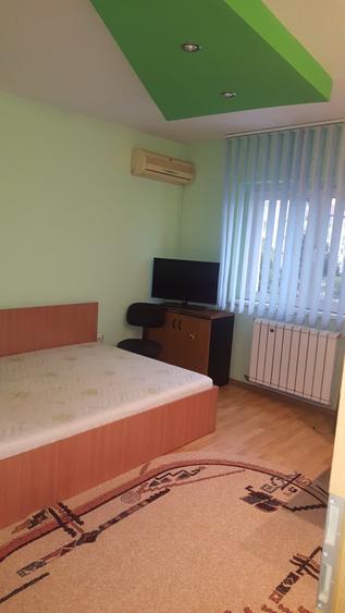 Apartament cu 3 camere semidecomandat în Lunei