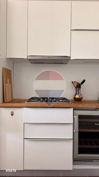 Apartament cu 3 camere în Tei