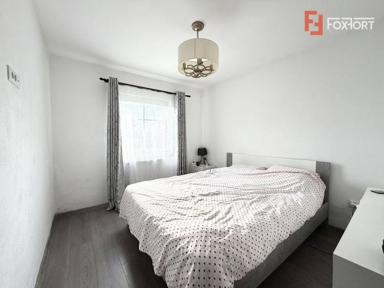 Casă individuală cu 5 camere cu Teren 735 Mp în Sânmihaiu Român