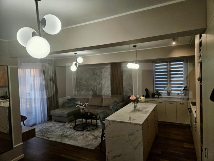 Apartament cu 2 camere semidecomandat în 1 Mai