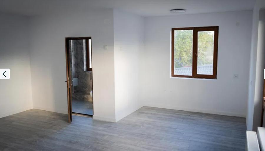 Casă cu 8 camere cu Teren 100 Mp în Timpuri Noi