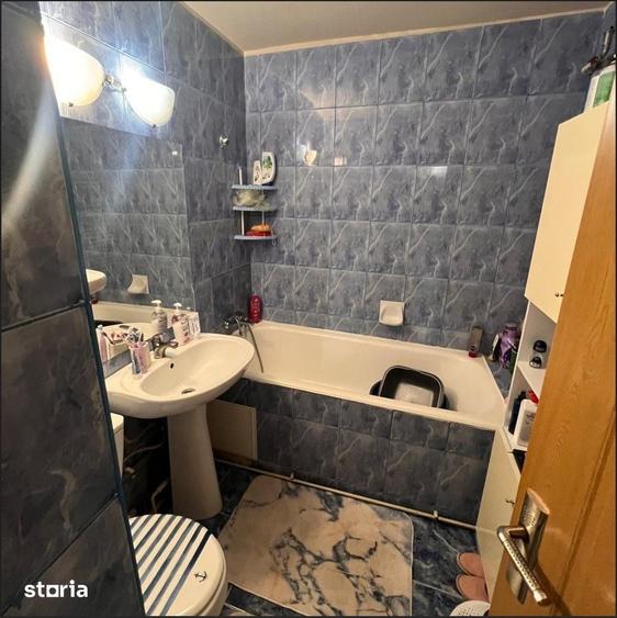 Apartament cu 3 camere decomandat în Canta