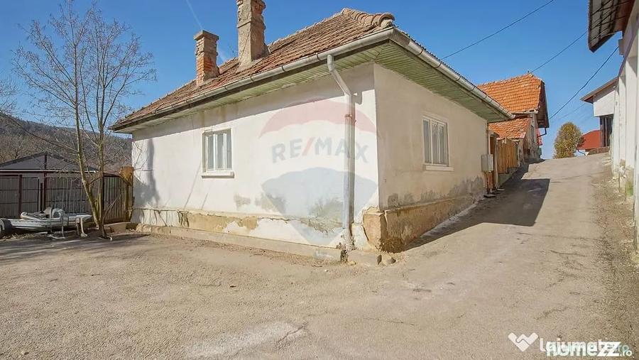 Casă cu 2 camere cu Teren 230 Mp în Centrul Istoric