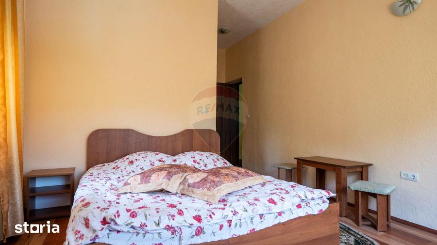Casă cu Teren 1348 Mp în Dăești